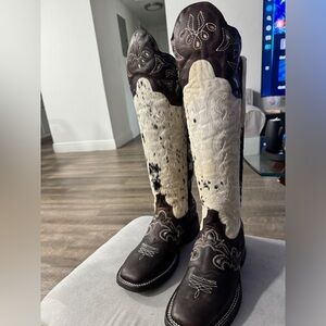 Women boots size 7 LACY BOOTS